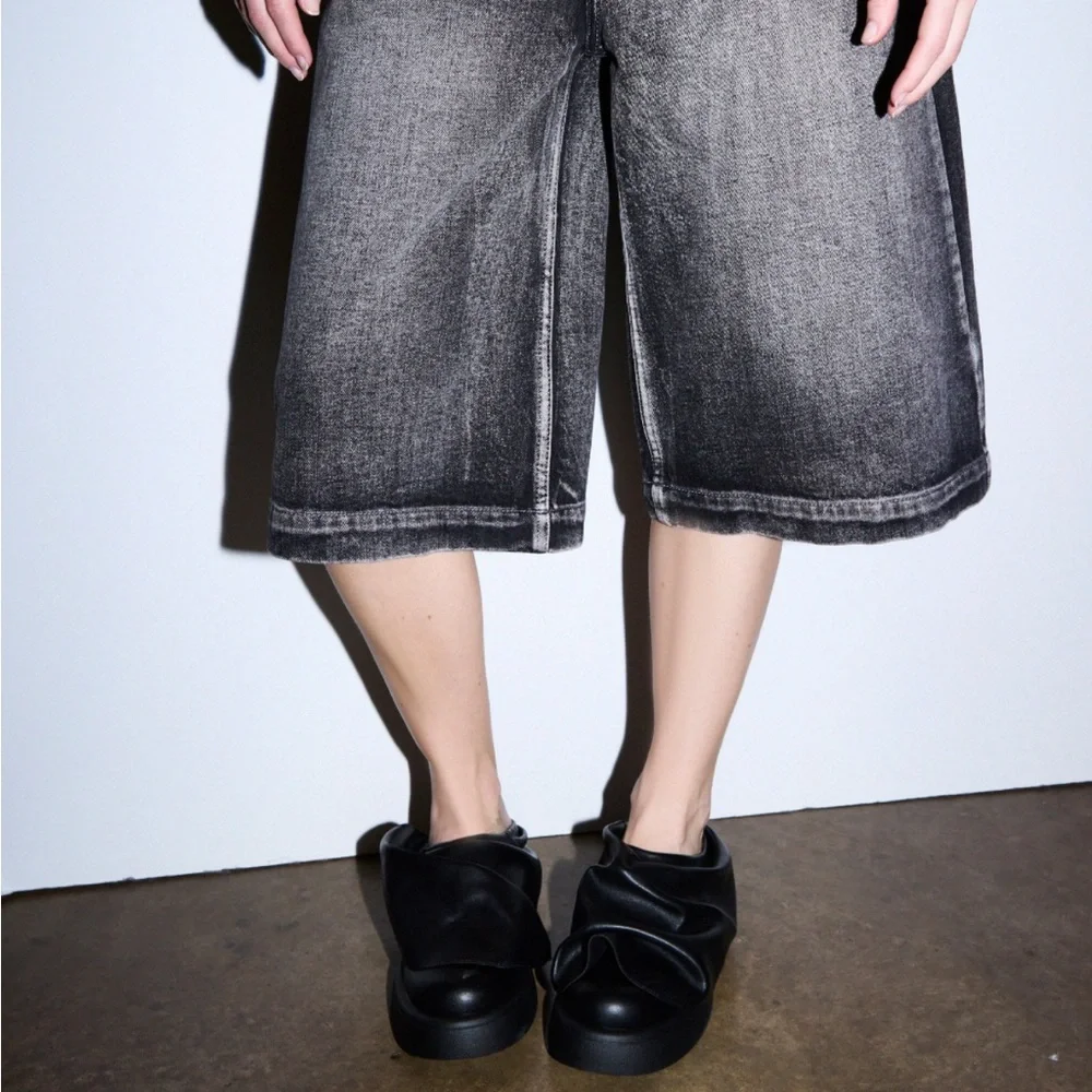 AZALEA WANG Black Vegan Leather Ruched Flats - Picture 3 of 6